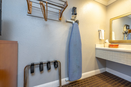 SOMA Park Inn - Civic Center - Iron and Ironing Board