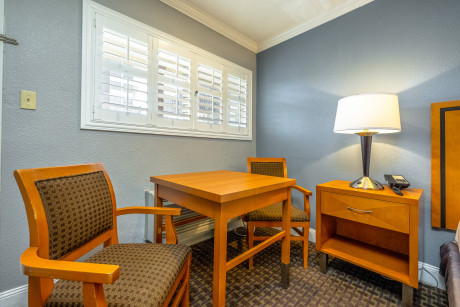 SOMA Park Inn - Civic Center - Guestroom Coffee Table for Two